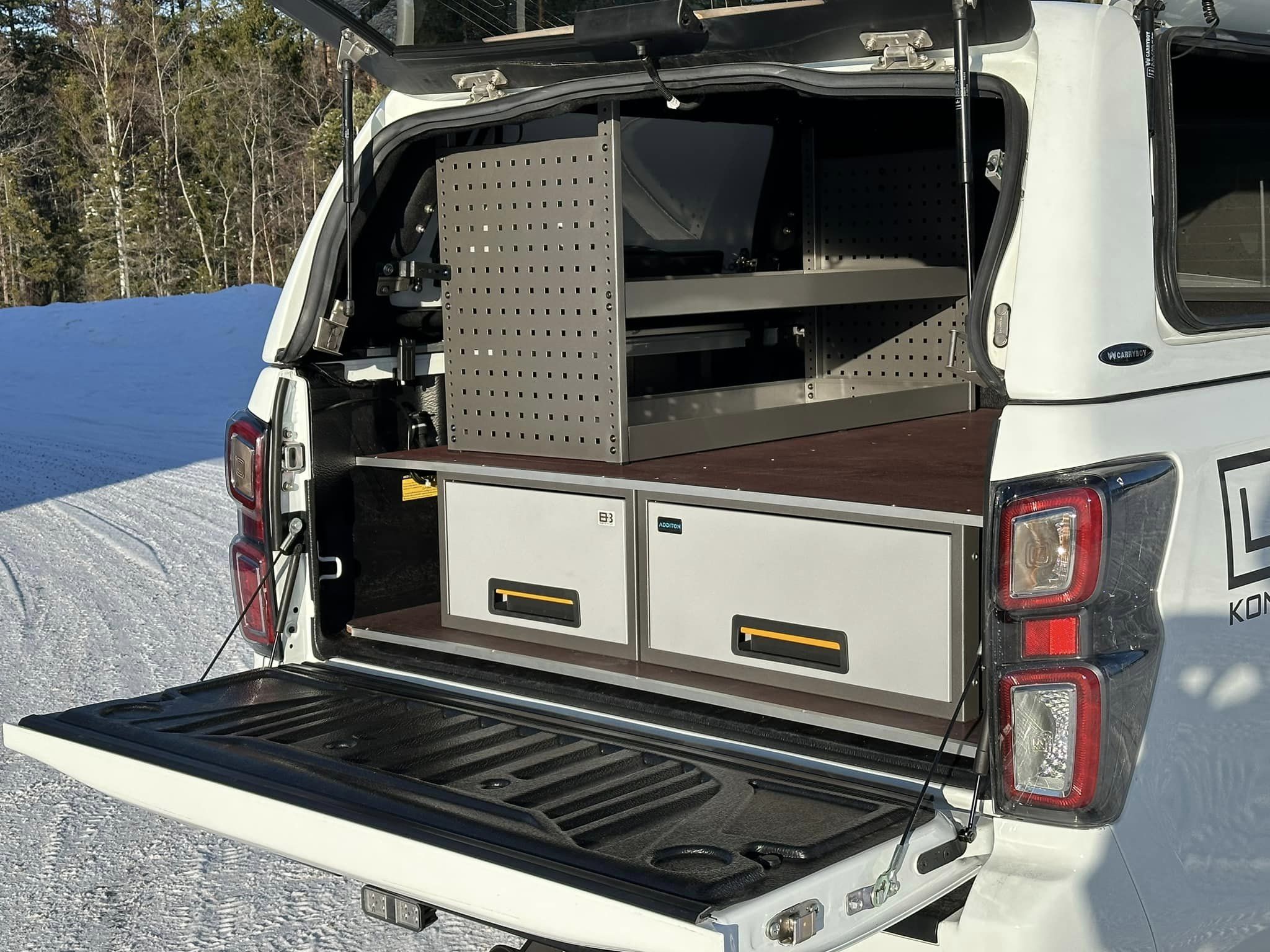 Isuzu D-MAX med måttanpassat dubbelgolv